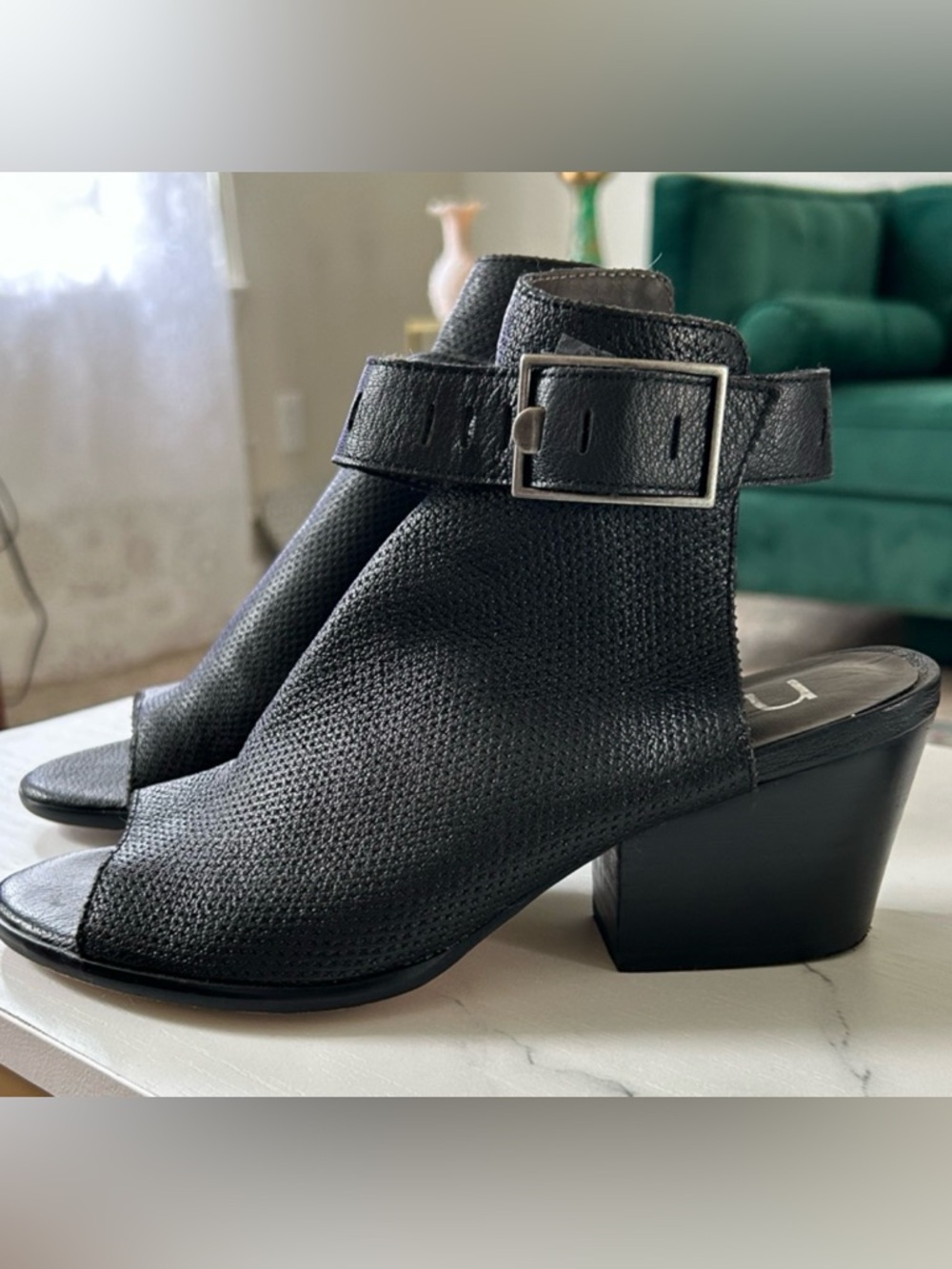 Nicole block heeled open toed sandal
Size 6.5
